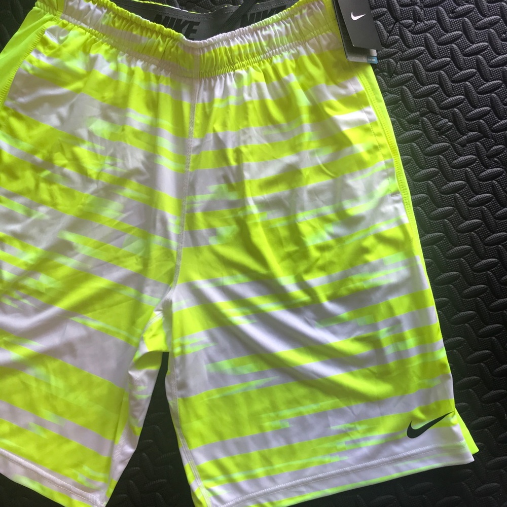 Nike Men's Dri-FIT New Size M Athletic Basketball